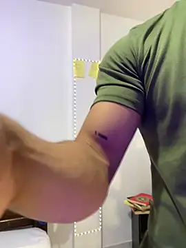 Snapshot of DeimonOficial chatting on October 16, 2025, 10:55 pm DeimonOficial online show from October 16, 2025, 10:55 pm