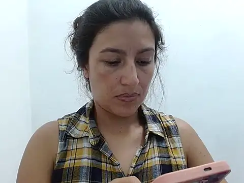 Snapshot of SarahFriendly chatting on May 3, 2026, 10:05 pm SarahFriendly online show from May 3, 2026, 10:05 pm