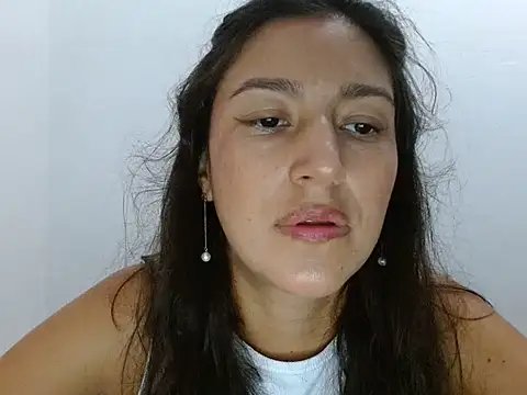 Snapshot of SarahFriendly chatting on June 20, 2026, 4:32 pm SarahFriendly online show from June 20, 2026, 4:32 pm