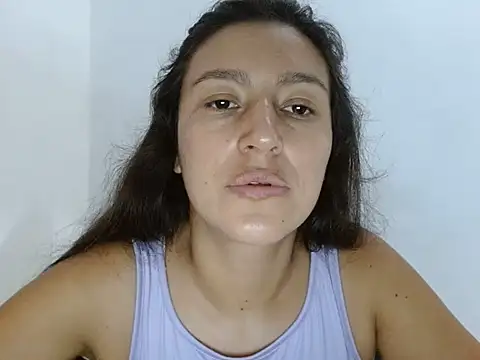 Snapshot of SarahFriendly chatting on July 28, 2026, 2:13 pm SarahFriendly online show from July 28, 2026, 2:13 pm