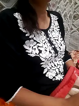 Snapshot of Aarti-kumri chatting on November 10, 2025, 4:17 pm Aarti-kumri online show from November 10, 2025, 4:17 pm