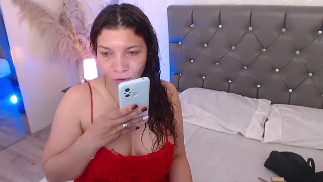Snapshot of Serena_Houstonn chatting on May 12, 2026, 10:34 am Serena Houstonn online show from May 12, 2026, 10:34 am