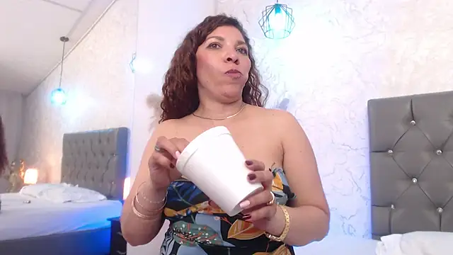 Snapshot of Serena_Houstonn chatting on May 13, 2026, 10:27 pm Serena Houstonn online show from May 13, 2026, 10:27 pm