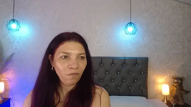 Snapshot of Serena_Houstonn chatting on June 23, 2026, 10:35 am Serena Houstonn online show from June 23, 2026, 10:35 am