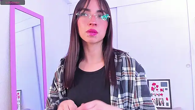 Snapshot of Aryane_art_ chatting on October 21, 2025, 7:36 pm Aryane art online show from October 21, 2025, 7:36 pm