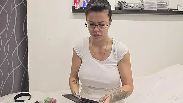 Snapshot of sexygilf82 chatting on November 24, 2025, 10:48 am sexygilf82 online show from November 24, 2025, 10:48 am