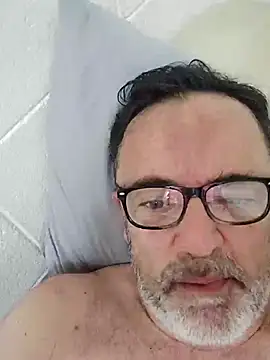 Snapshot of Txacas chatting on December 17, 2025, 2:28 am Txacas online show from December 17, 2025, 2:28 am