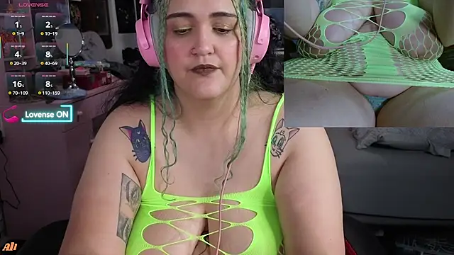 Snapshot of nevermakeawish chatting on September 9, 2025, 4:50 pm nevermakeawish online show from September 9, 2025, 4:50 pm