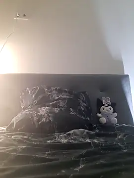 Snapshot of DragonFoxie chatting on September 17, 2025, 5:47 pm DragonFoxie online show from September 17, 2025, 5:47 pm