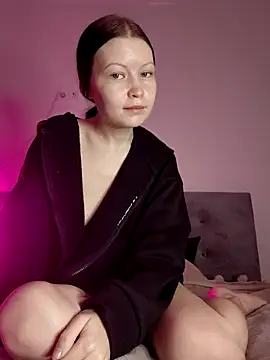 Snapshot of DragonFoxie chatting on November 25, 2025, 6:46 am DragonFoxie online show from November 25, 2025, 6:46 am