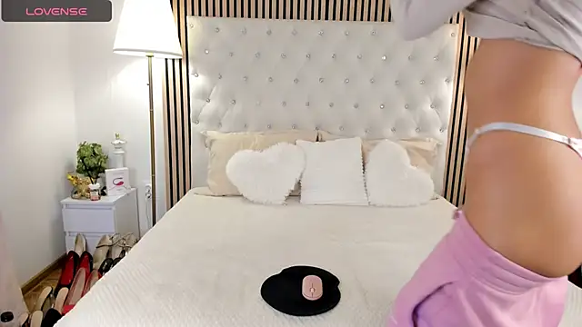 Snapshot of AlexiaLush chatting on October 16, 2025, 5:52 am AlexiaLush online show from October 16, 2025, 5:52 am