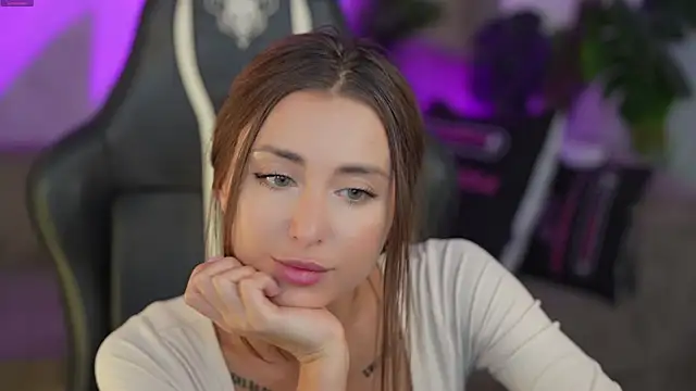 Snapshot of Luna_secretgirl chatting on September 15, 2025, 10:15 am Luna secretgirl online show from September 15, 2025, 10:15 am