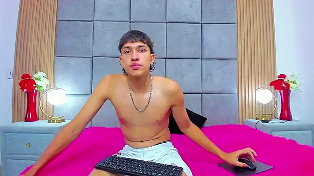 Snapshot of ChanellandMax chatting on September 17, 2025, 1:02 pm ChanellandMax online show from September 17, 2025, 1:02 pm