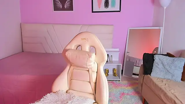 fressittalove01 online show from September 23, 2025, 2:09 pm