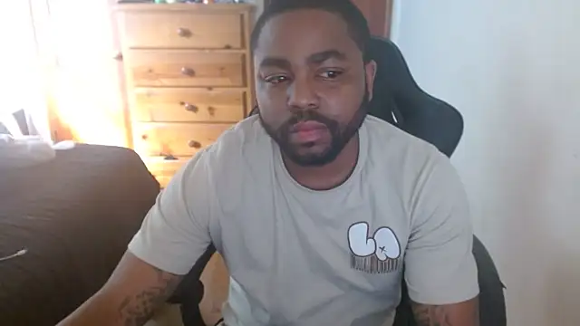 Snapshot of Breadwinnah chatting on October 4, 2025, 4:27 pm Breadwinnah online show from October 4, 2025, 4:27 pm