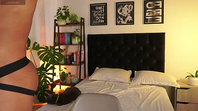 Snapshot of ErosWild_ chatting on September 10, 2025, 8:20 pm ErosWild online show from September 10, 2025, 8:20 pm