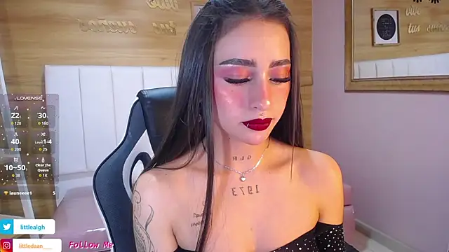 Snapshot of Abril_Velvet_a_ chatting on October 7, 2025, 7:44 pm Abril Velvet a online show from October 7, 2025, 7:44 pm