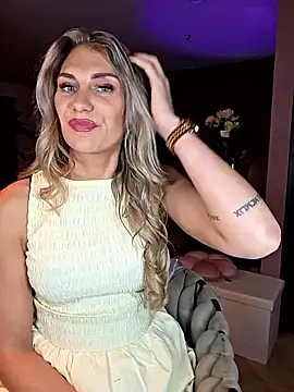 Melody1600 online show from April 22, 2026, 9:38 pm