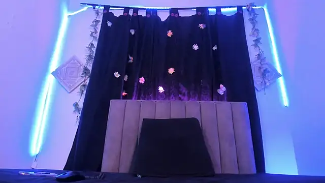 Snapshot of AkiraStone_ chatting on September 25, 2025, 12:42 pm AkiraStone online show from September 25, 2025, 12:42 pm