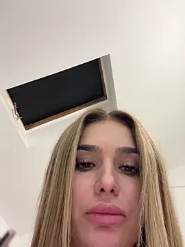 KaseyQuinn  online show from December 4, 2025, 9:56 pm