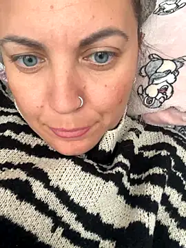 DeboraGaia online show from September 30, 2025, 12:54 pm