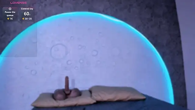 ReinaChloe online show from February 20, 2026, 4:29 pm