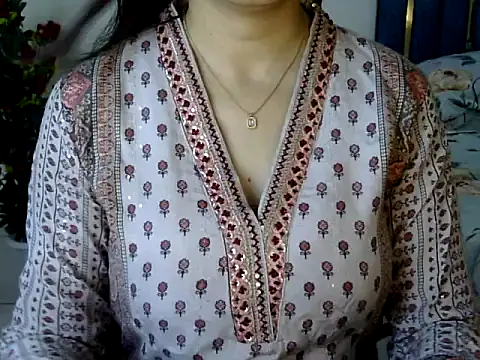 Rumi cute online show from April 22, 2026, 3:24 pm