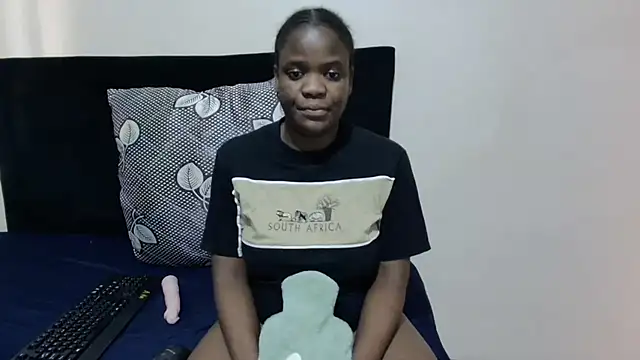 SweetTitties21 online show from June 15, 2026, 1:13 pm