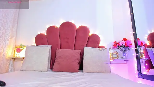 Venuswilds online show from March 12, 2026, 11:38 am