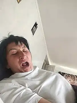 Funny Karina online show from August 3, 2026, 5:39 am
