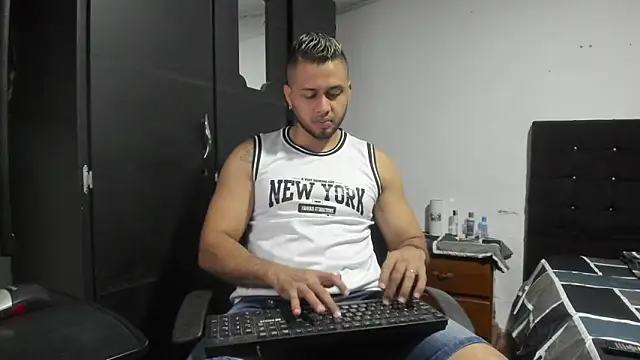 Snapshot of Ryan_xc1 chatting on June 22, 2026, 1:07 am Ryan xc1 online show from June 22, 2026, 1:07 am