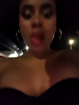 Snapshot of Mia-sensual chatting on October 31, 2025, 4:13 am Mia-sensual online show from October 31, 2025, 4:13 am