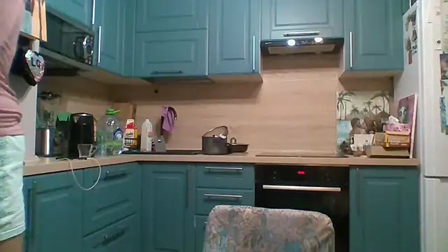 ALICAINWONDERLAND online show from December 17, 2025, 5:30 pm