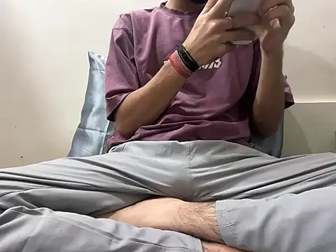 Snapshot of coupleyug chatting on December 16, 2025, 11:37 am coupleyug online show from December 16, 2025, 11:37 am