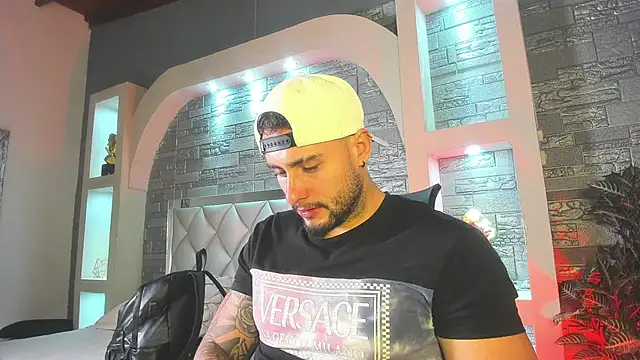 Snapshot of dominic_de_luca chatting on October 16, 2025, 3:51 am dominic de luca online show from October 16, 2025, 3:51 am