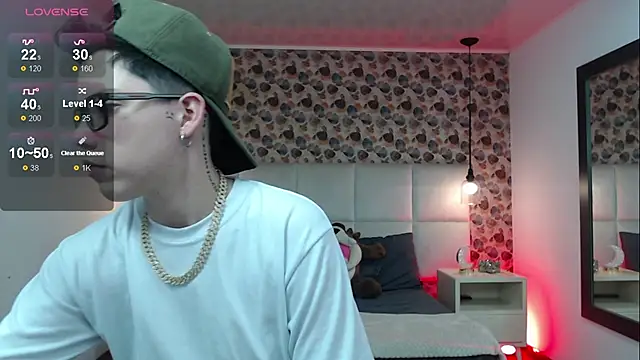 Snapshot of SpencerMontgomery chatting on September 16, 2025, 7:04 pm SpencerMontgomery online show from September 16, 2025, 7:04 pm