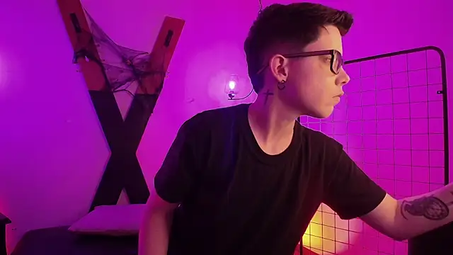 Snapshot of SpencerMontgomery chatting on November 8, 2025, 7:34 pm SpencerMontgomery online show from November 8, 2025, 7:34 pm