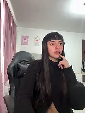 Snapshot of violetta_blackk chatting on April 3, 2026, 9:35 pm violetta blackk online show from April 3, 2026, 9:35 pm