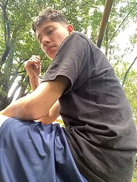 Snapshot of elfernh chatting on October 6, 2025, 6:05 pm elfernh online show from October 6, 2025, 6:05 pm