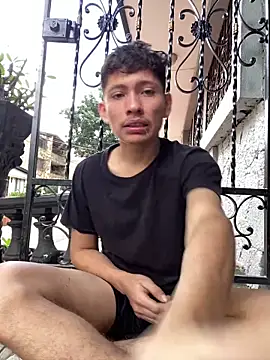 Snapshot of elfernh chatting on October 14, 2025, 7:47 pm elfernh online show from October 14, 2025, 7:47 pm