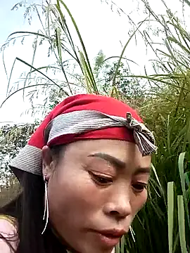 CoMay003 online show from December 17, 2025, 5:35 am