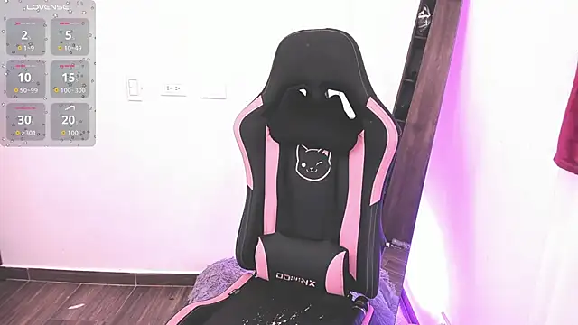 samiacooper25 online show from September 10, 2025, 1:22 pm