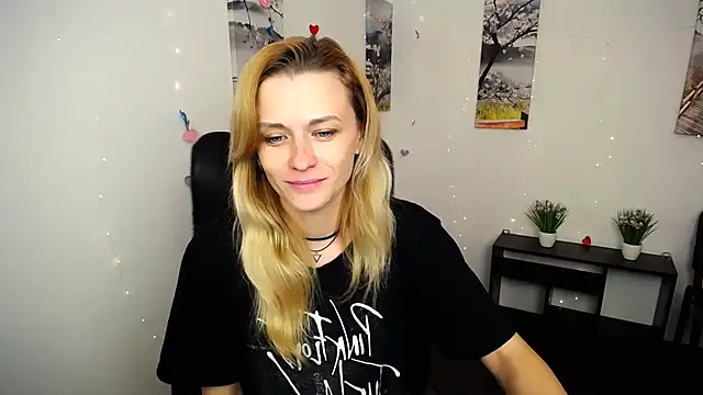 Snapshot of PeppyMia chatting on October 28, 2025, 7:12 am PeppyMia online show from October 28, 2025, 7:12 am