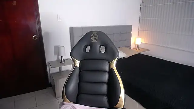 Agatha bellucci  online show from October 23, 2025, 12:15 pm