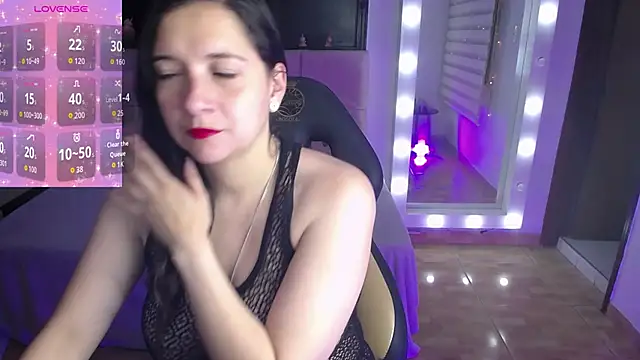 Agatha bellucci  online show from November 13, 2025, 12:59 pm