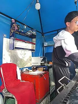diegoand0911 online show from April 5, 2026, 4:48 pm