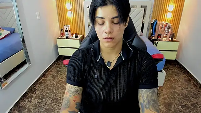 KAROLLJONES1 online show from December 15, 2025, 7:40 pm