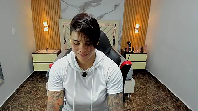 KAROLLJONES1 online show from February 17, 2026, 7:31 pm