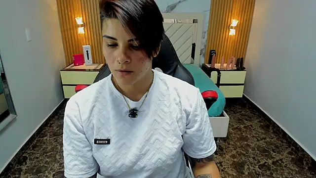 KAROLLJONES1 online show from February 25, 2026, 7:34 pm