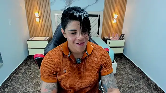 KAROLLJONES1 online show from May 1, 2026, 12:32 pm